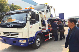 东丰汽车道路救援拖车价格
